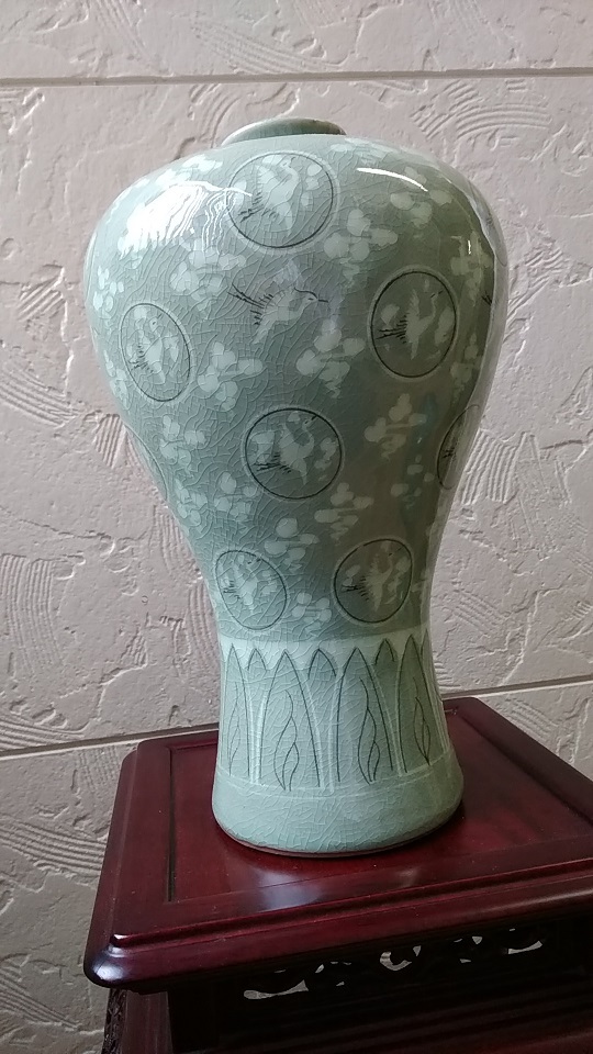 ☆r☆【美術(shù)工蕓?インテリア】韓國青磁 高麗青磁 云鶴文 財光作 花器 花瓶 花生け/中國 朝鮮美術(shù) 飾置物 煎茶 茶道具☆