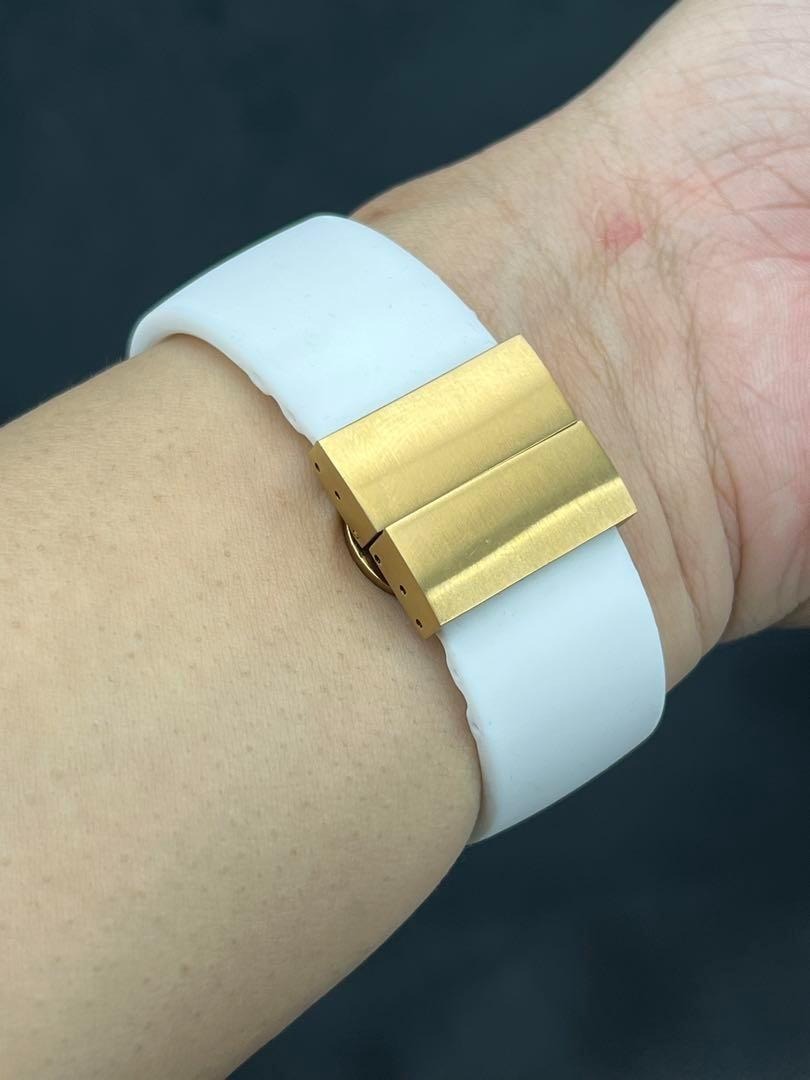 ホワイト アップルウォッチ　ワイド幅　ラバーベルト　特殊バックル付き ウルトラ　４９m m_画像2