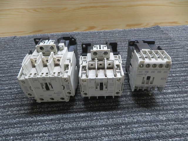 K☆MITSUBISHI　三菱 S-T35　S-T21　S-T20 MAGNETIC CONTACTOR_画像1