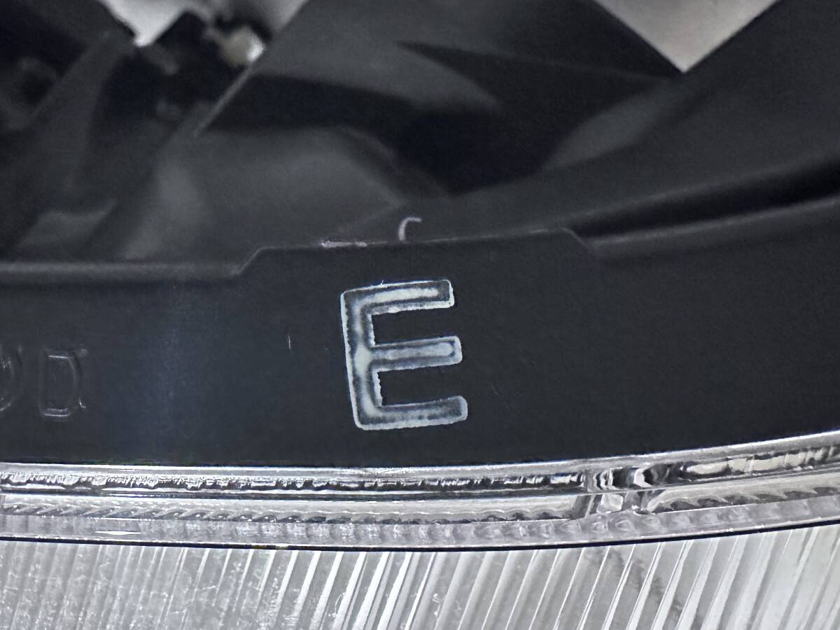 極上品 ノア エスクァイア 80 前期 ZRR80 純正 LED ヘッドライト 左 ヘッドランプ 81150-28D20/81170-28D21 ICHIKOH 28-227 打刻 E_画像9