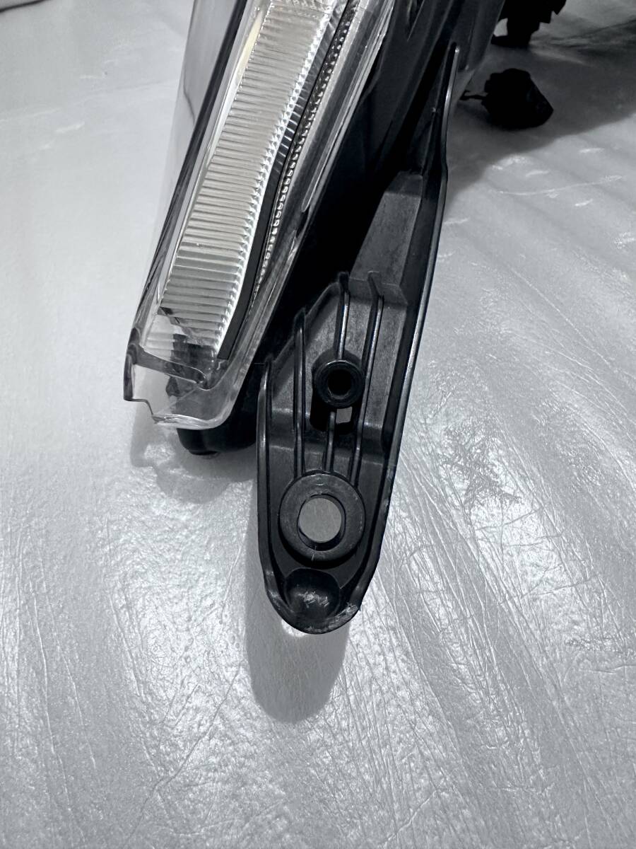 極上品 ノア エスクァイア 80 前期 ZRR80 純正 LED ヘッドライト 左 ヘッドランプ 81150-28D20/81170-28D21 ICHIKOH 28-227 打刻 E_画像6