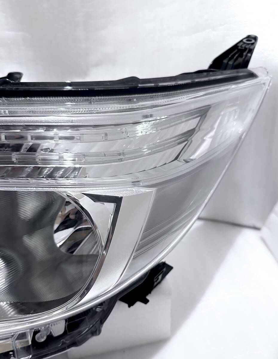 極上品 ノア エスクァイア 80 前期 ZRR80 純正 LED ヘッドライト 左 ヘッドランプ 81150-28D20/81170-28D21 ICHIKOH 28-227 打刻 E_画像3