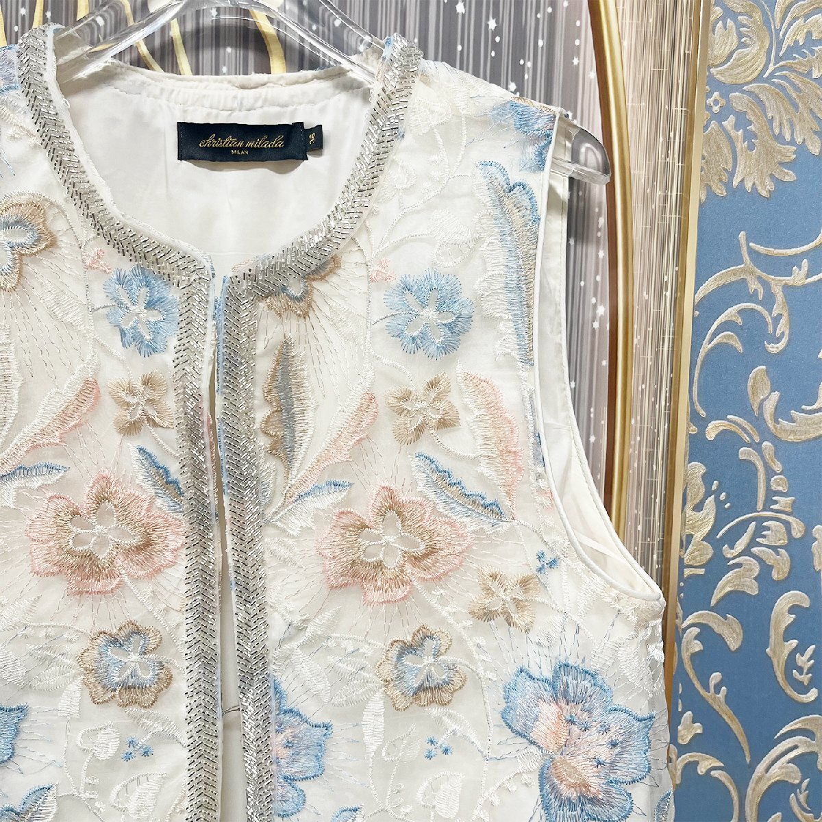 定価4萬★christian milada?ミラノ発?ベスト★上品 快適 キラキラ 刺繍 花柄 エレガント トップス チョッキ レディース 日常 夏 M/36