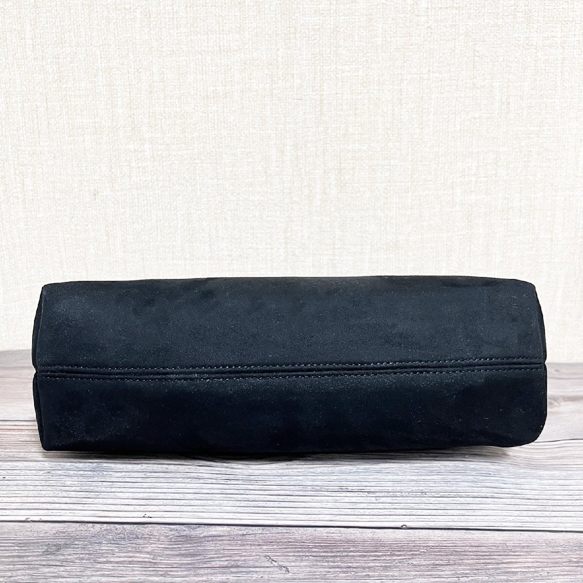 逸品?ショルダーバッグ 定価11萬◆Emmauela?イタリア?ミラノ発◆高級本革 牛革 柔らか 無地 2way エレガント 斜めがけ ディリー OL