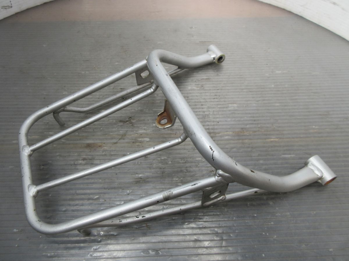 【D702】SUZUKI TS200Rリアキャリア 荷臺(tái) 美品!!【茨城発】SH12A-103同梱多いほど送料お得!! 検索ts125rts250r rg125 cr200 rmx250