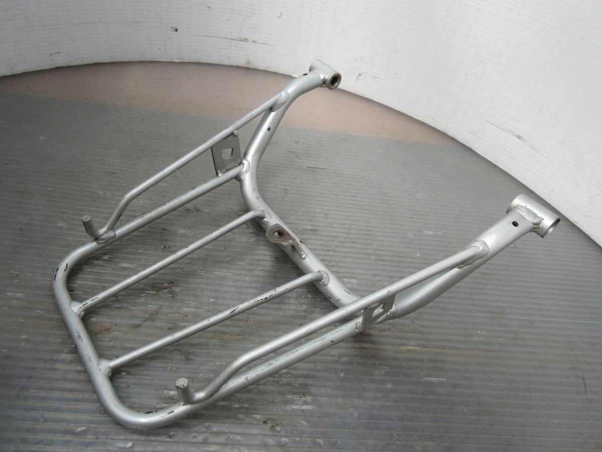 【D702】SUZUKI TS200Rリアキャリア 荷臺(tái) 美品!!【茨城発】SH12A-103同梱多いほど送料お得!! 検索ts125rts250r rg125 cr200 rmx250