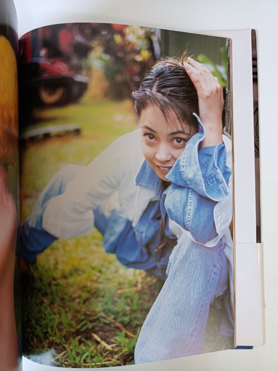 ギリギリガールズ 吉野美佳 写真集 撮影:西田幸樹 1995 初版第1刷 帯付き ぶんか社/桜井和寿/タレント/セクシーアイドルグループ/B3509089_画像2