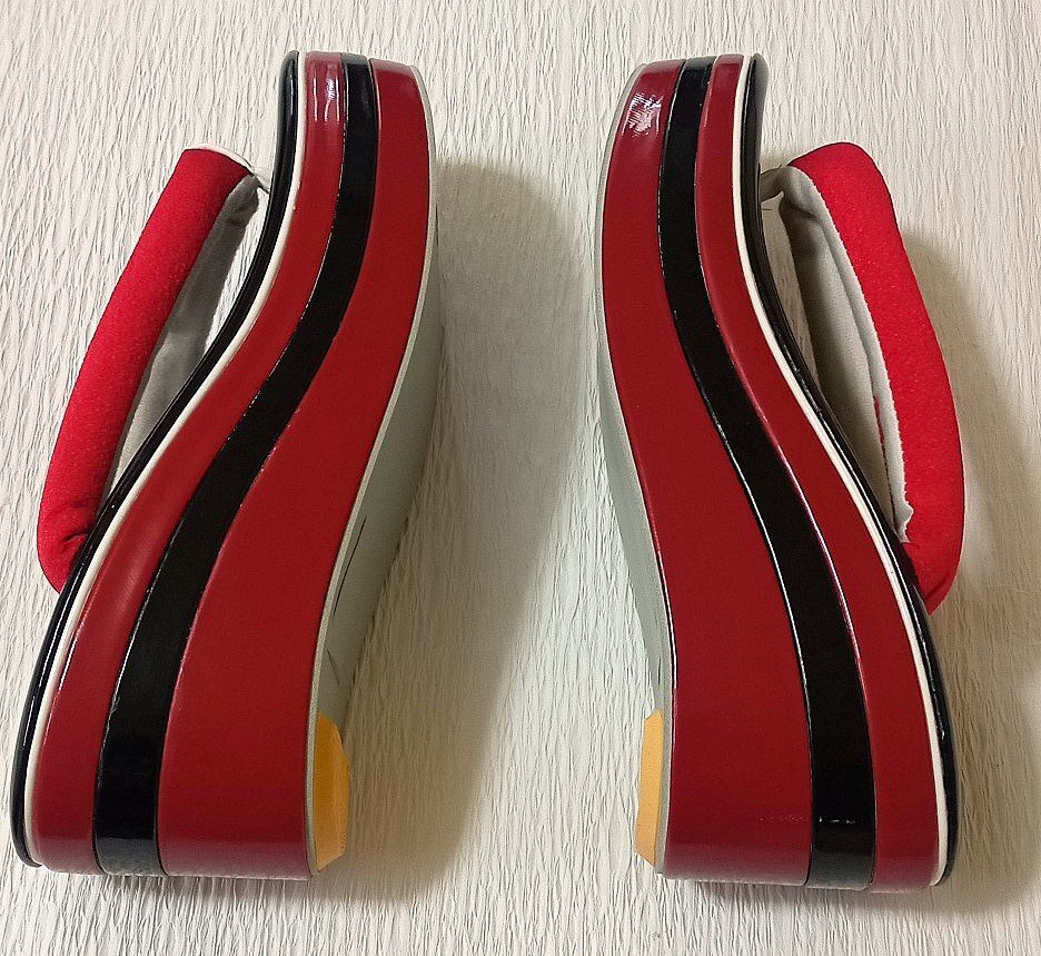 7867　振袖用 ＊刺しゅう入り草履 フリーサイズ「椿・赤・黒」-_画像4