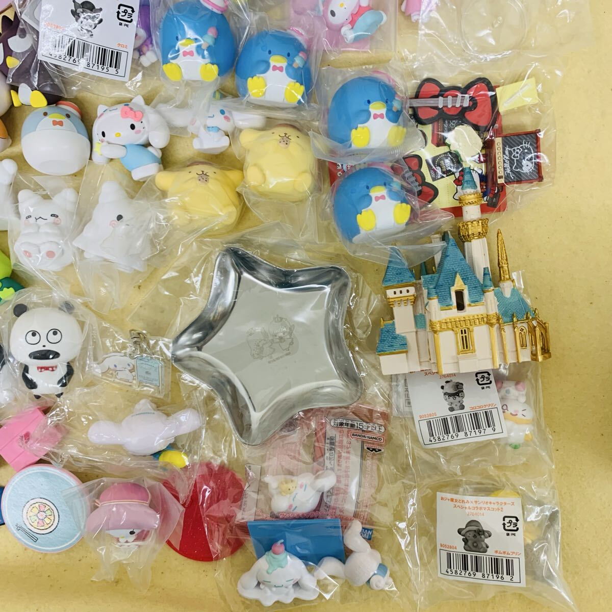 843 サンリオ まとめ売り ガチャガチャ ポムポムプリン シナモロール タキシードサム ハローキティ ドーリーミックス マイメロ クロミ 城