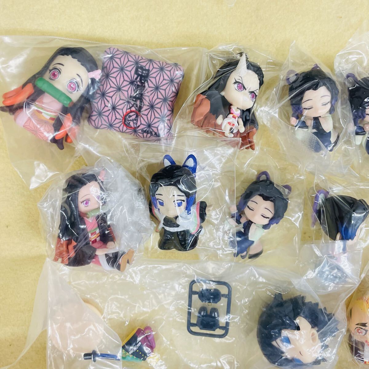 940 鬼滅の刃 ミニフィギュア フィギュア ガチャガチャ カプセルトイ　ねむらせ隊(duì) ならぶんです デコラPIC 他