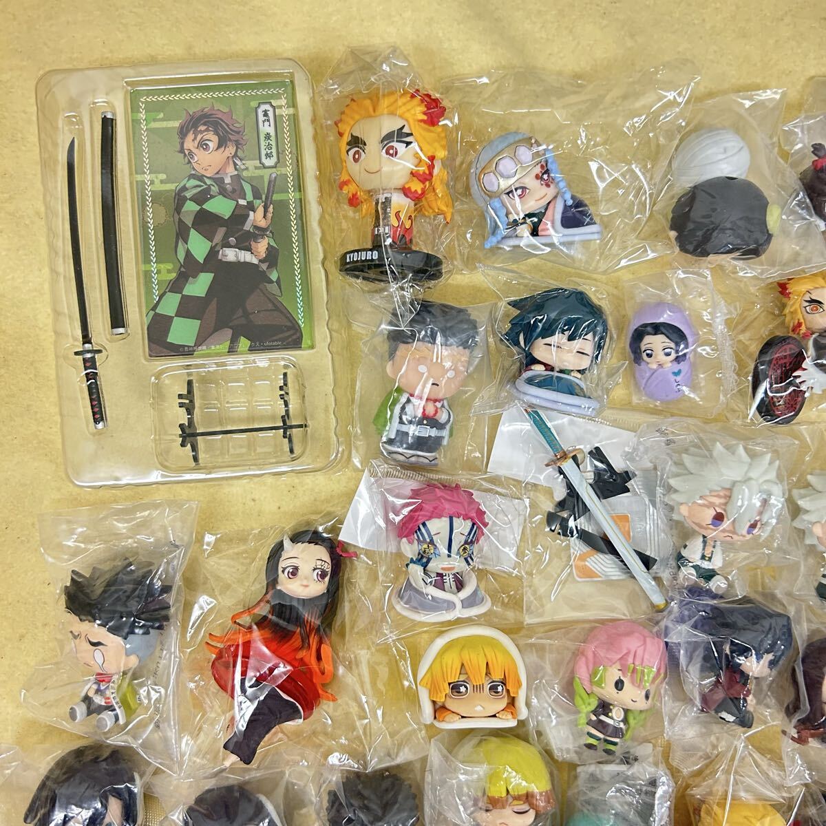 743 鬼滅の刃 まとめ売り キャラクター ガチャガチャミニフィギュア 日輪刀コレクション セット フィギュア ねんどろいど カプセルトイ