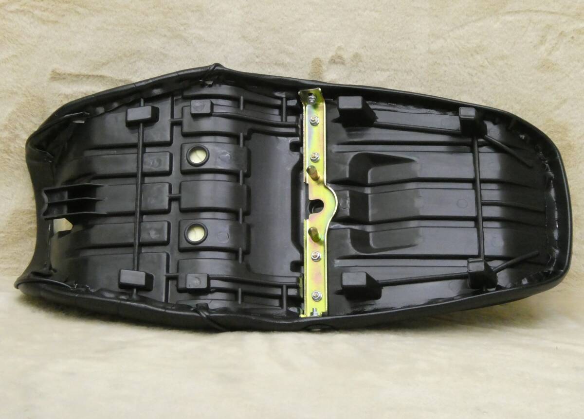 バリオス　２型　黒皮　タックロールシート/レザー 皮 ZR250B鋲打ちBALIUSローダウンGSX250FX完成品 アンコ抜き タックロール_画像10