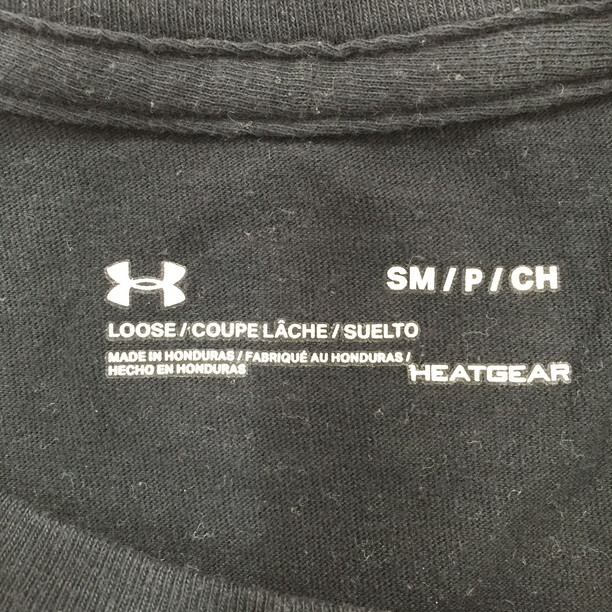 2405F-151 メンズ UNDER ARMOUR アンダーアーマー ブラック 半袖Tシャツ SM 【送料一律!800円】_画像2
