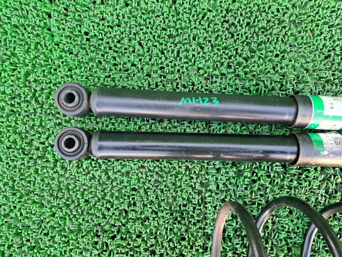 緑 スズキ ワゴンR MH23S AZワゴン MJ23S リアショックアブソーバー 左右 スプリング バネ 左 右 セット_画像4
