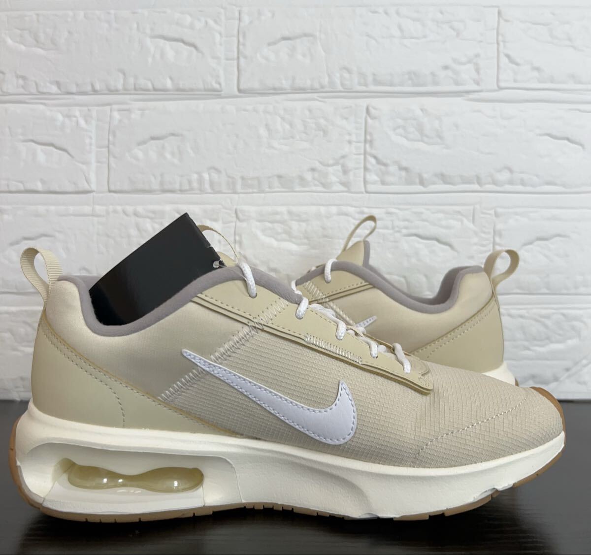 期間限定特価セール　ナイキ エア マックス INTRLK ライトウィメンズシューズ　スニーカー　靴　IB4490-234 24cm_画像2