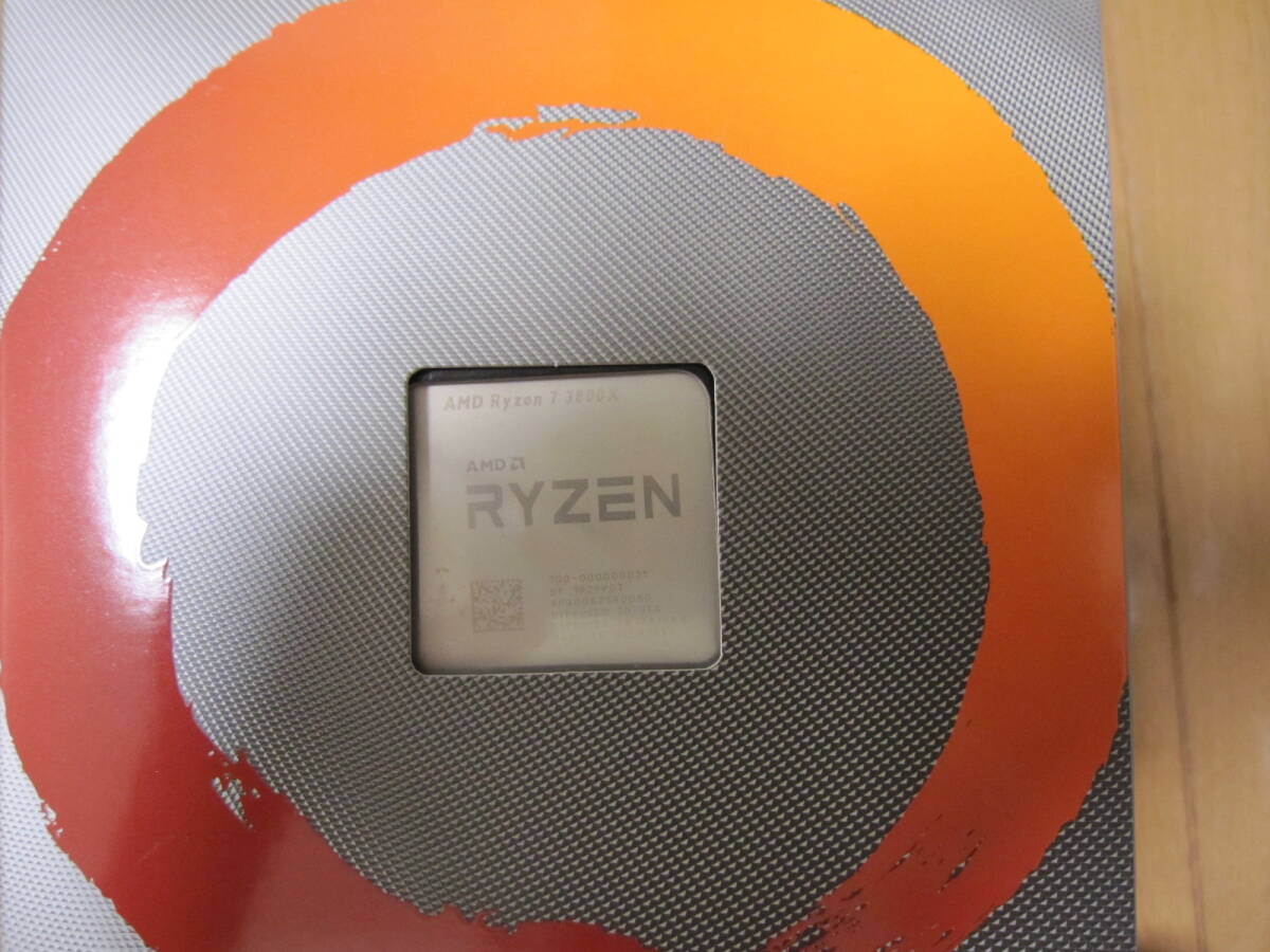 【使用少】AMD Ryzen 7 3800X with Wraith Prism cooler 3.9GHz 8コア / 16スレッド 36MB 105W