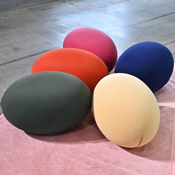 バレリイタリア 57萬(wàn)「Tato/タトー」クッションソファ 5點(diǎn)セット 卵 リビング 寢室 店舗 スツール 椅子 ボール 什器 Baleri Italia