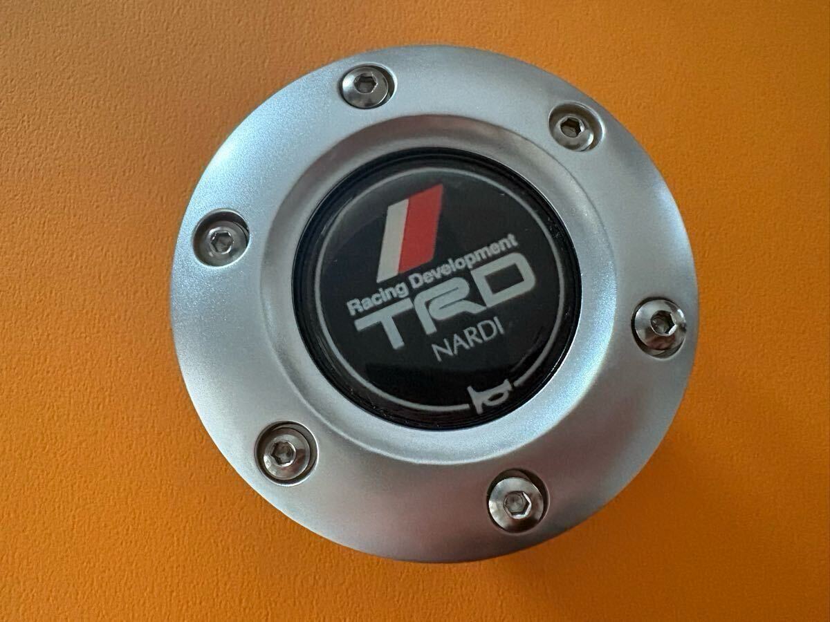 残り僅か ホーンボタン + リング カバー + ボルトx 6 TOYOTA TRD 社外ステアリング用 momoサイズだと思います NARDIには固定リング必要です_画像1