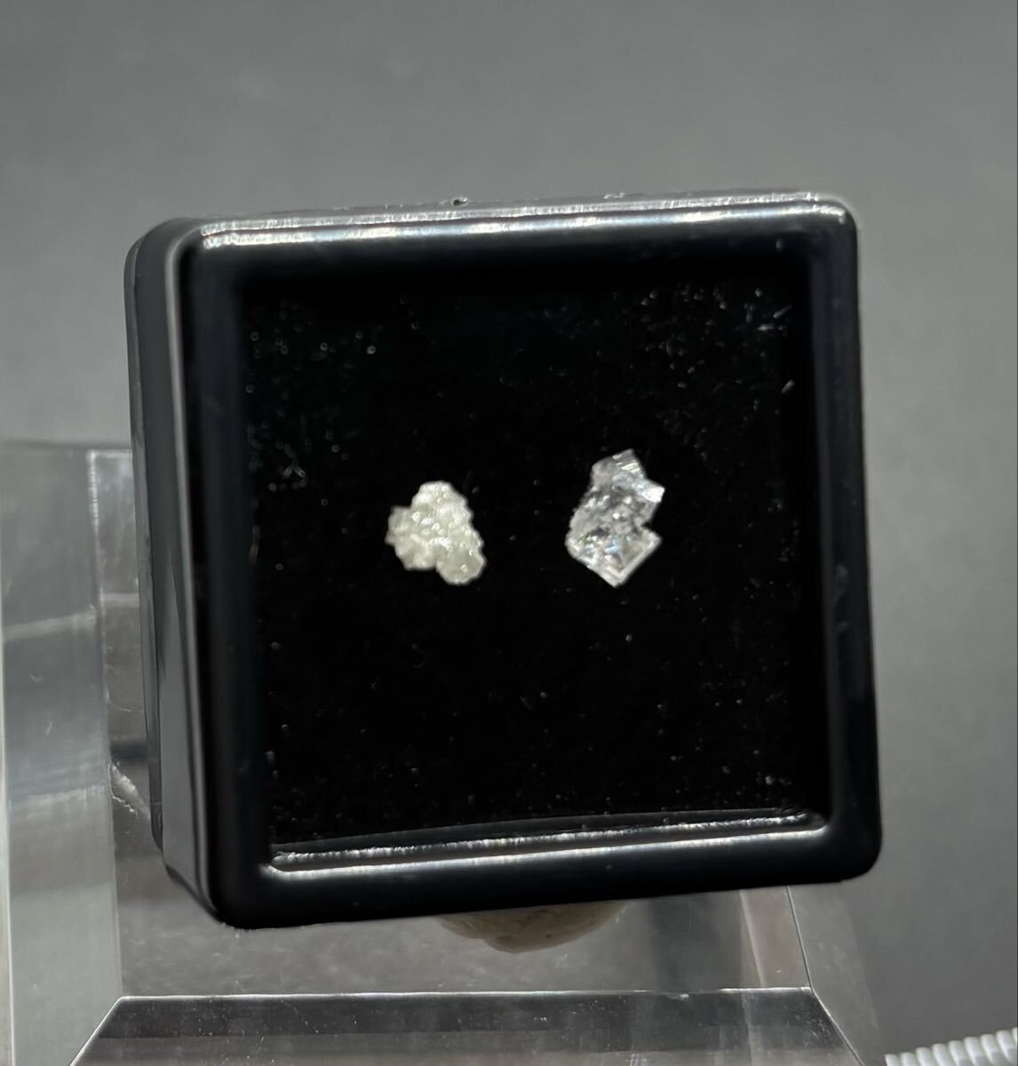 ダイヤモンド原石　南アフリカ産　2個セット　宝石　天然石　原石　鉱物　標本　ルースケース付き　No.11 _画像3