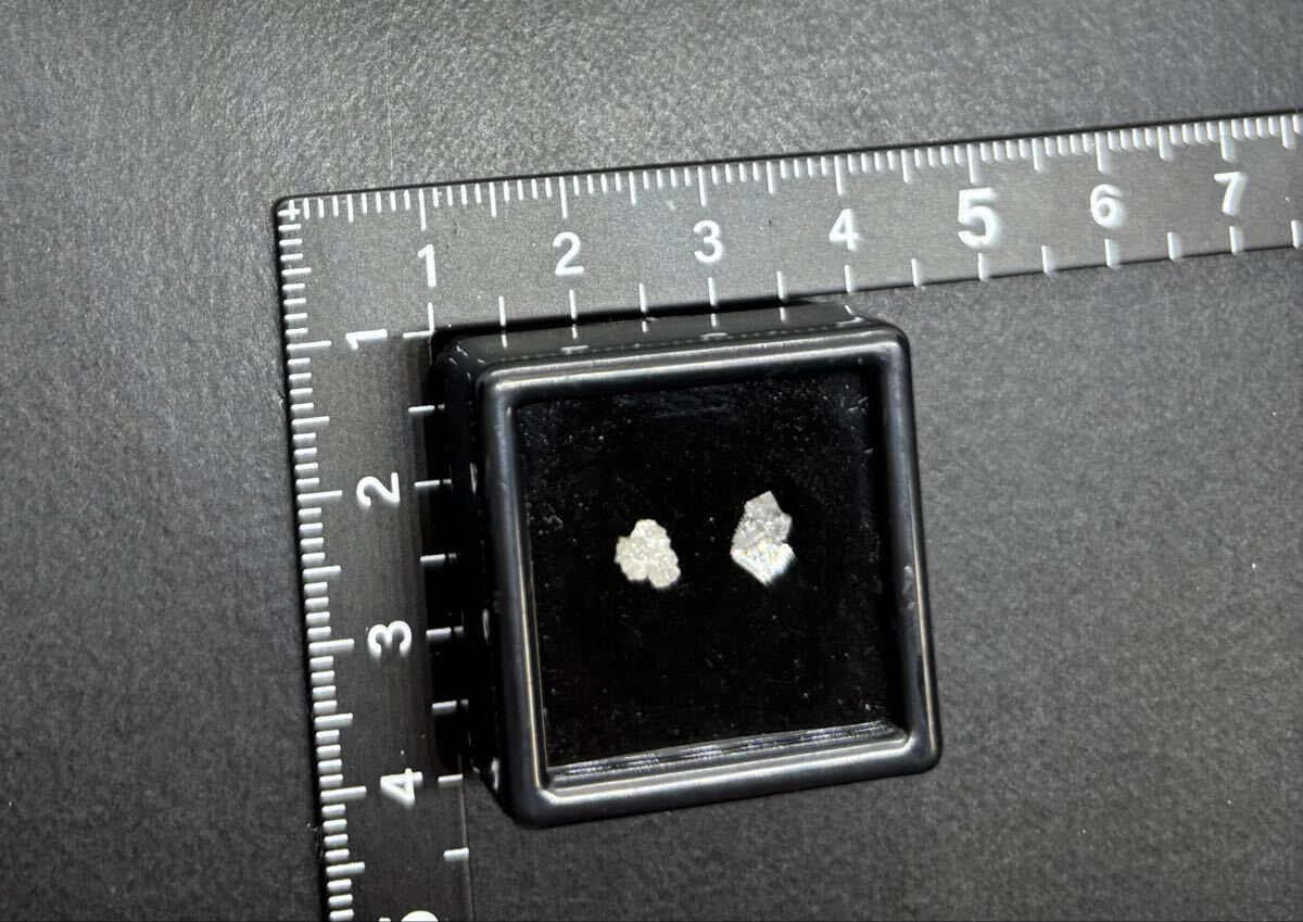 ダイヤモンド原石　南アフリカ産　2個セット　宝石　天然石　原石　鉱物　標本　ルースケース付き　No.11 _画像2