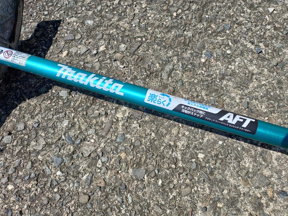 makita マキタ 18V＋18V 36V 充電式 草刈機 MUR368UD ガーデニング 園芸 造園 草刈り 本体のみ_画像2