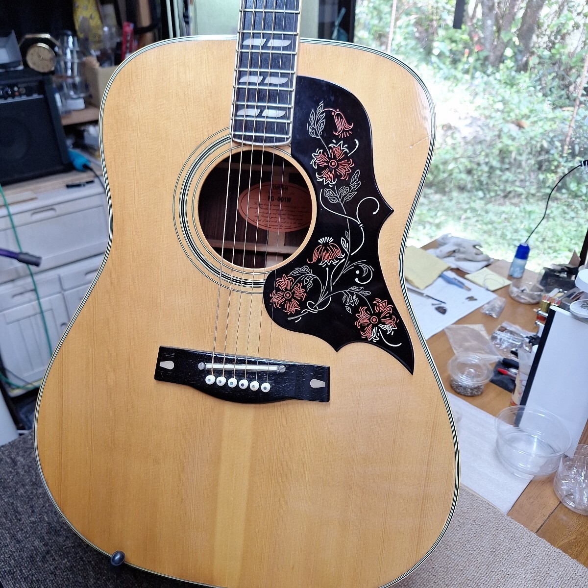 ヤマハ FG-401W ヤマハのハミングバードとして有名な401Wを、超極低弦高に仕上げたドンシャリサウンドアルミ枠の付いたハードケース