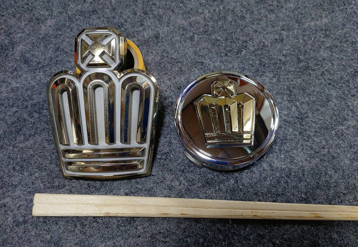 希少　トヨタクラウン　セダンフロントグリル、エンブレム　リヤ、スーパ―サル―ンエンブレム3點　オマケのエンブレム２點