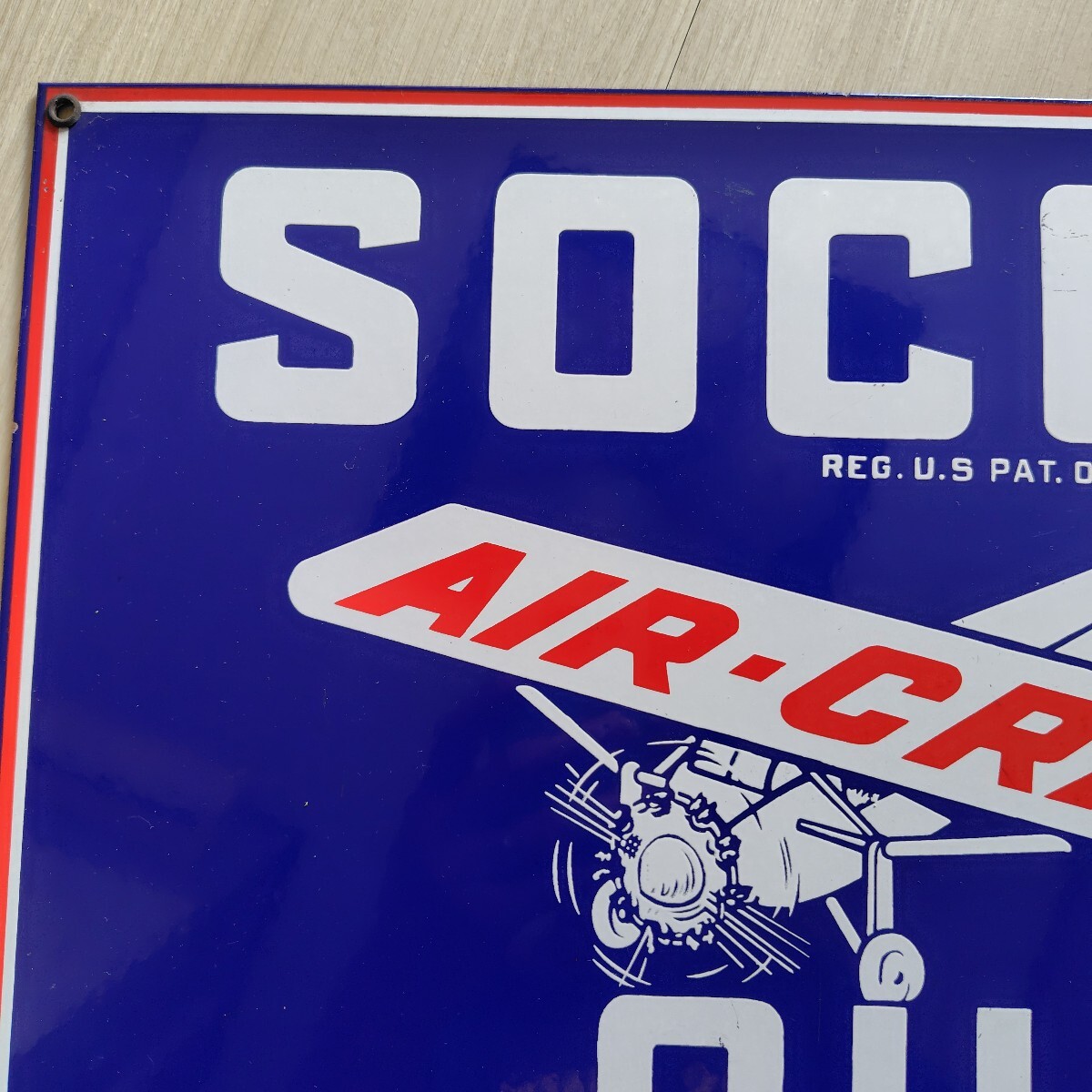 ヴィンテージ80s SOCONY AIR-CRAFT OIL サインプレート 45.8cmx30.6cm メタル1.6kg ヘビーウエイト Ande Rooney社製_画像3