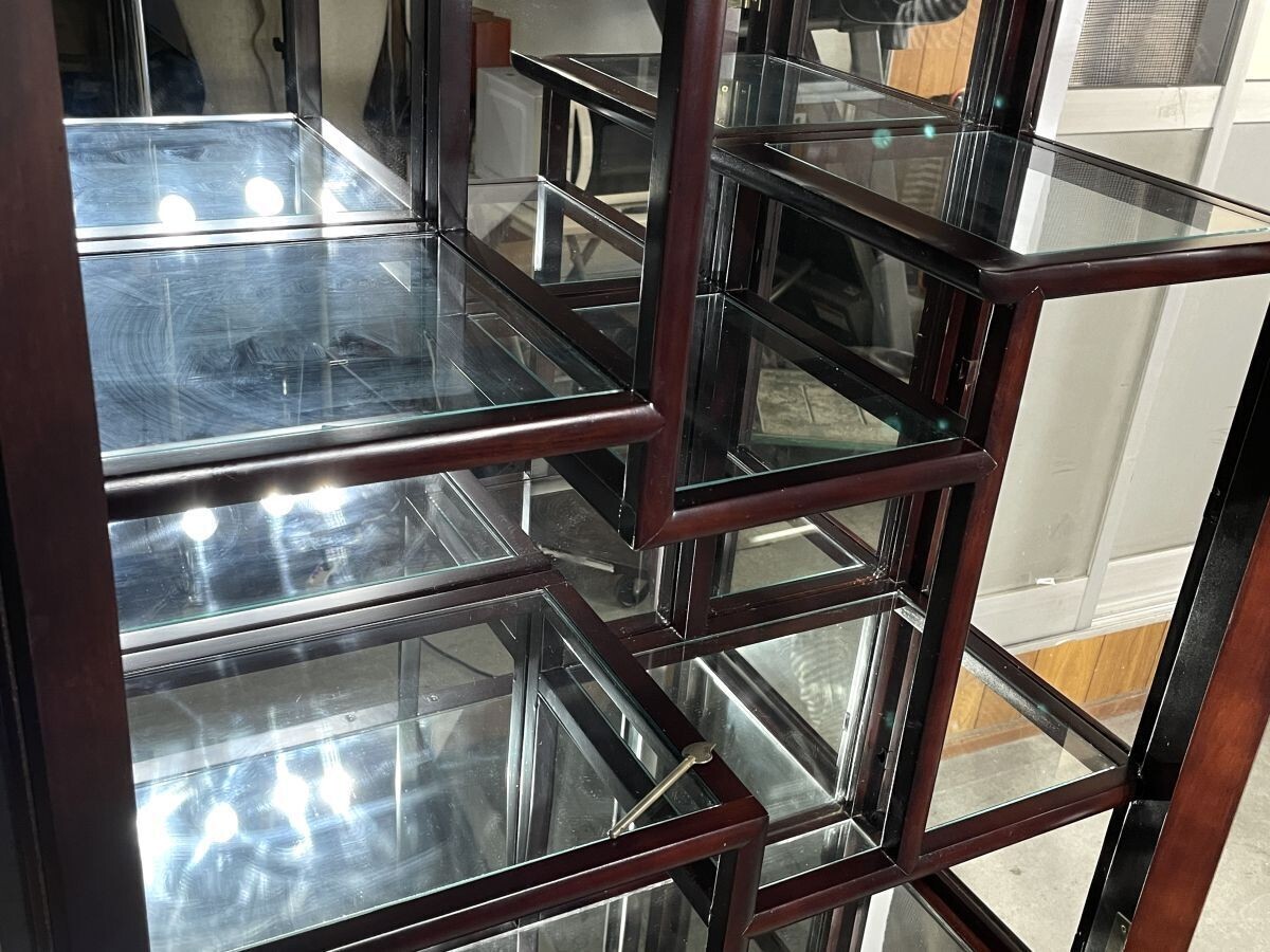 【K864】高級 飾り棚 キャビネット 家具 インテリア 古美術 ショーケース ライト付き 唐木 中国 細工 アンティーク_画像3