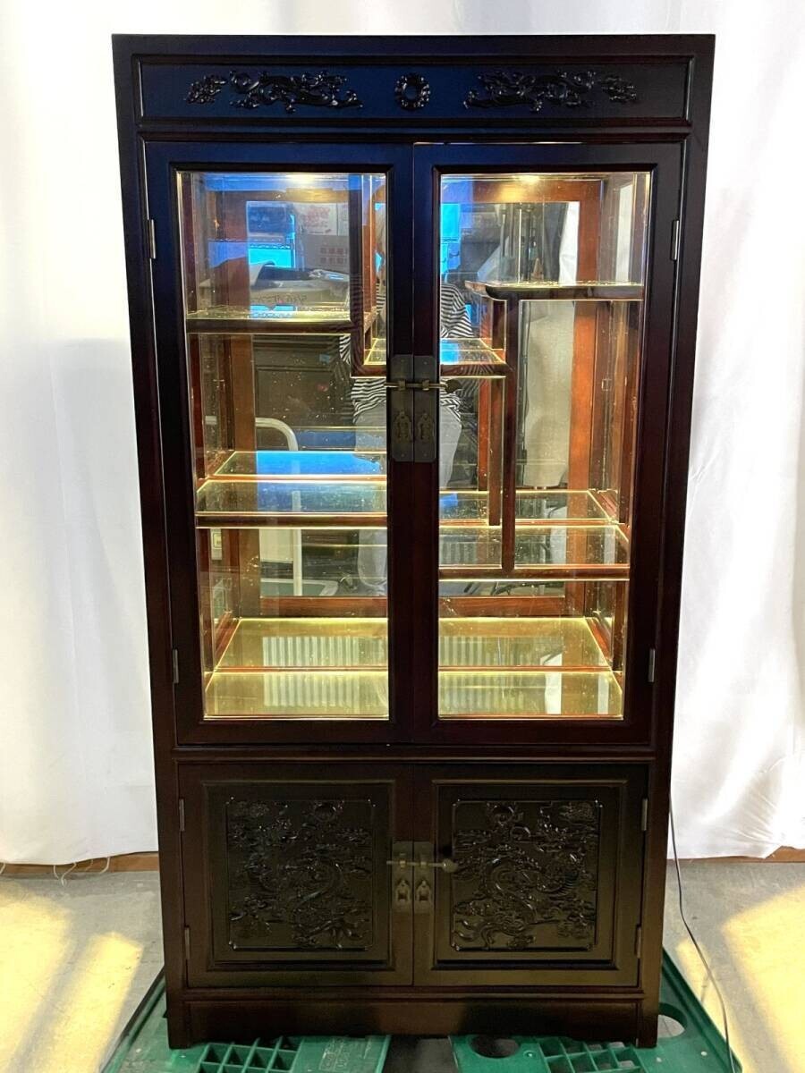 【K864】高級 飾り棚 キャビネット 家具 インテリア 古美術 ショーケース ライト付き 唐木 中国 細工 アンティーク_画像1