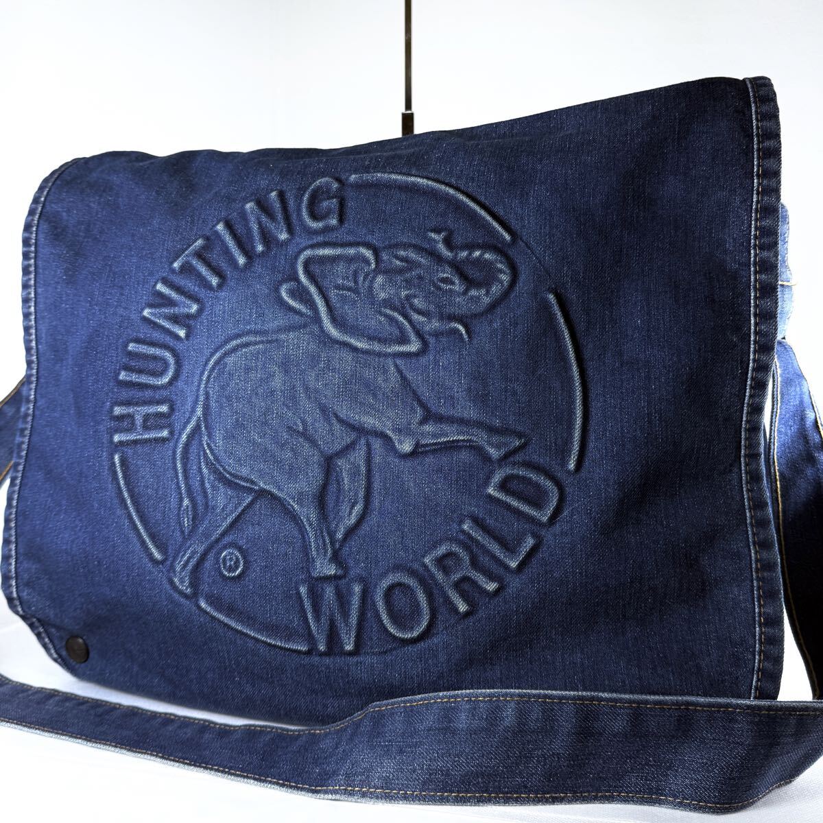 1円《 極美品 》ハンティング ワールド メッセンジャーバッグ ショルダーバッグ クロスボディ デニム コットン 大容量 メンズ レディース