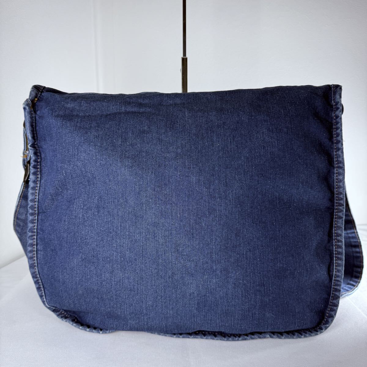 1円《 極美品 》ハンティング ワールド メッセンジャーバッグ ショルダーバッグ クロスボディ デニム コットン 大容量 メンズ レディース