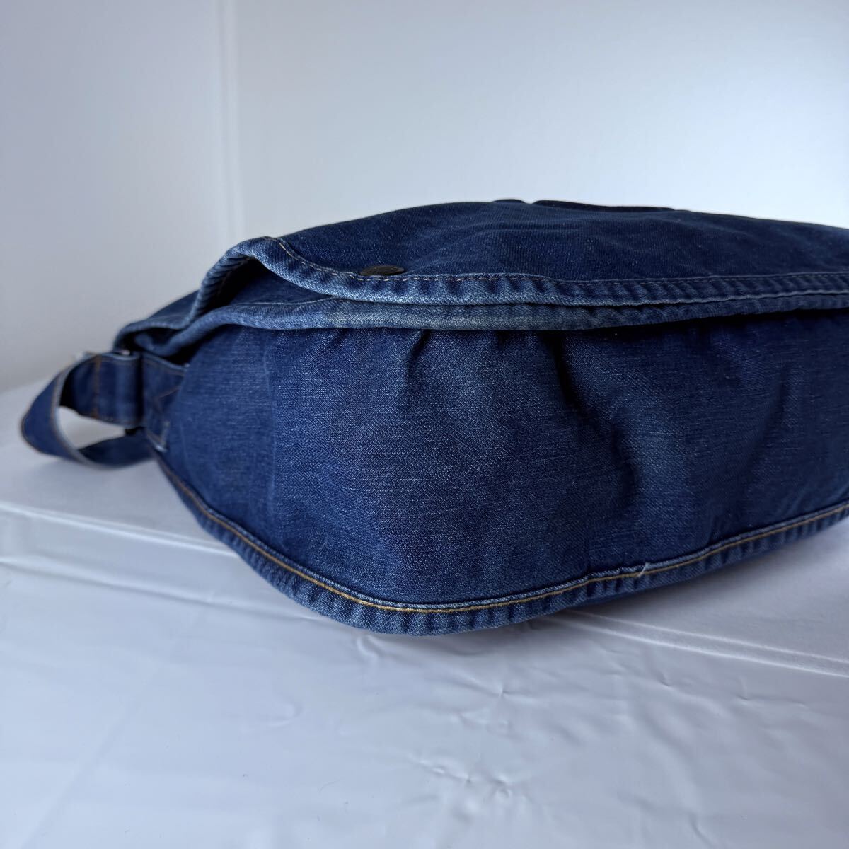 1円《 極美品 》ハンティング ワールド メッセンジャーバッグ ショルダーバッグ クロスボディ デニム コットン 大容量 メンズ レディース