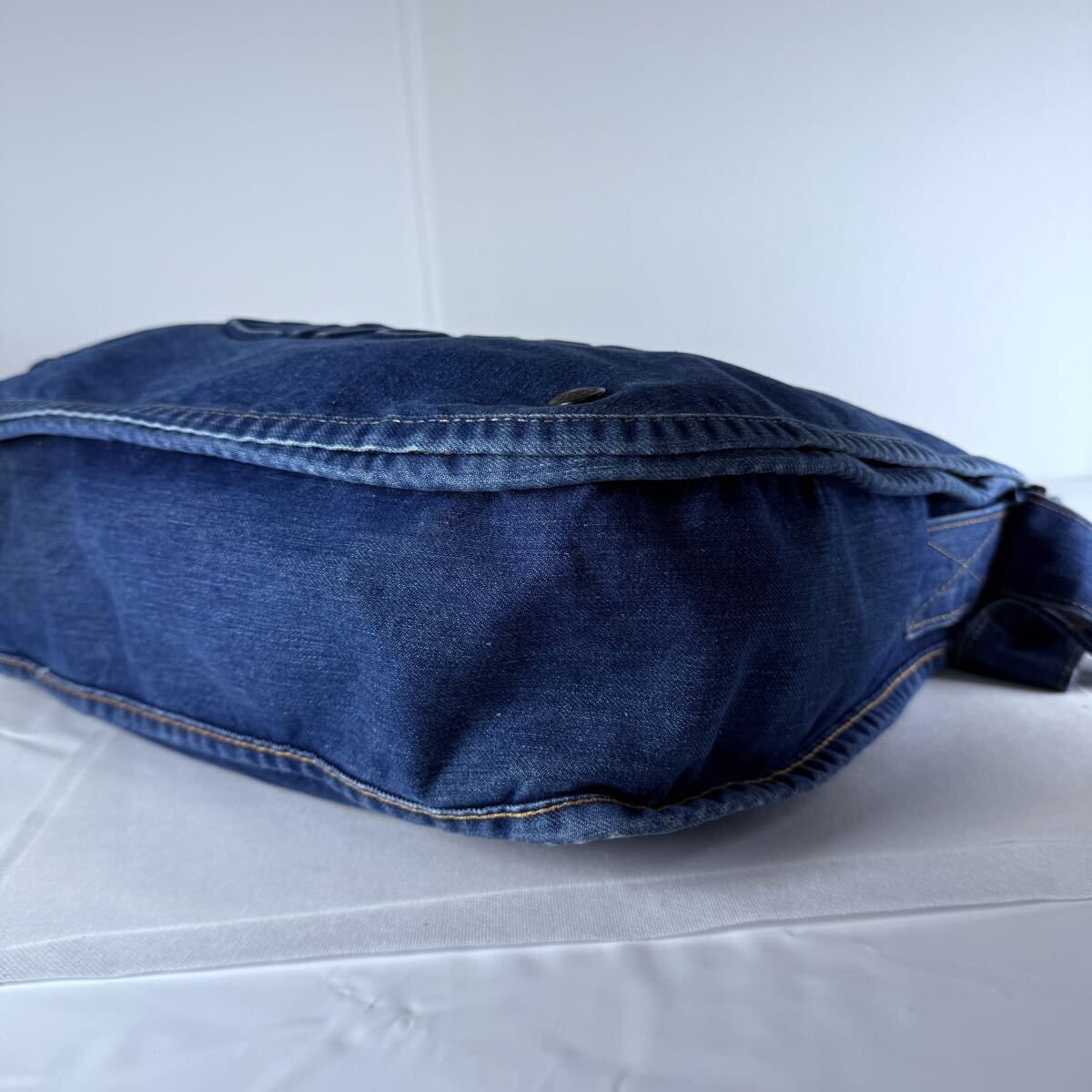 1円《 極美品 》ハンティング ワールド メッセンジャーバッグ ショルダーバッグ クロスボディ デニム コットン 大容量 メンズ レディース