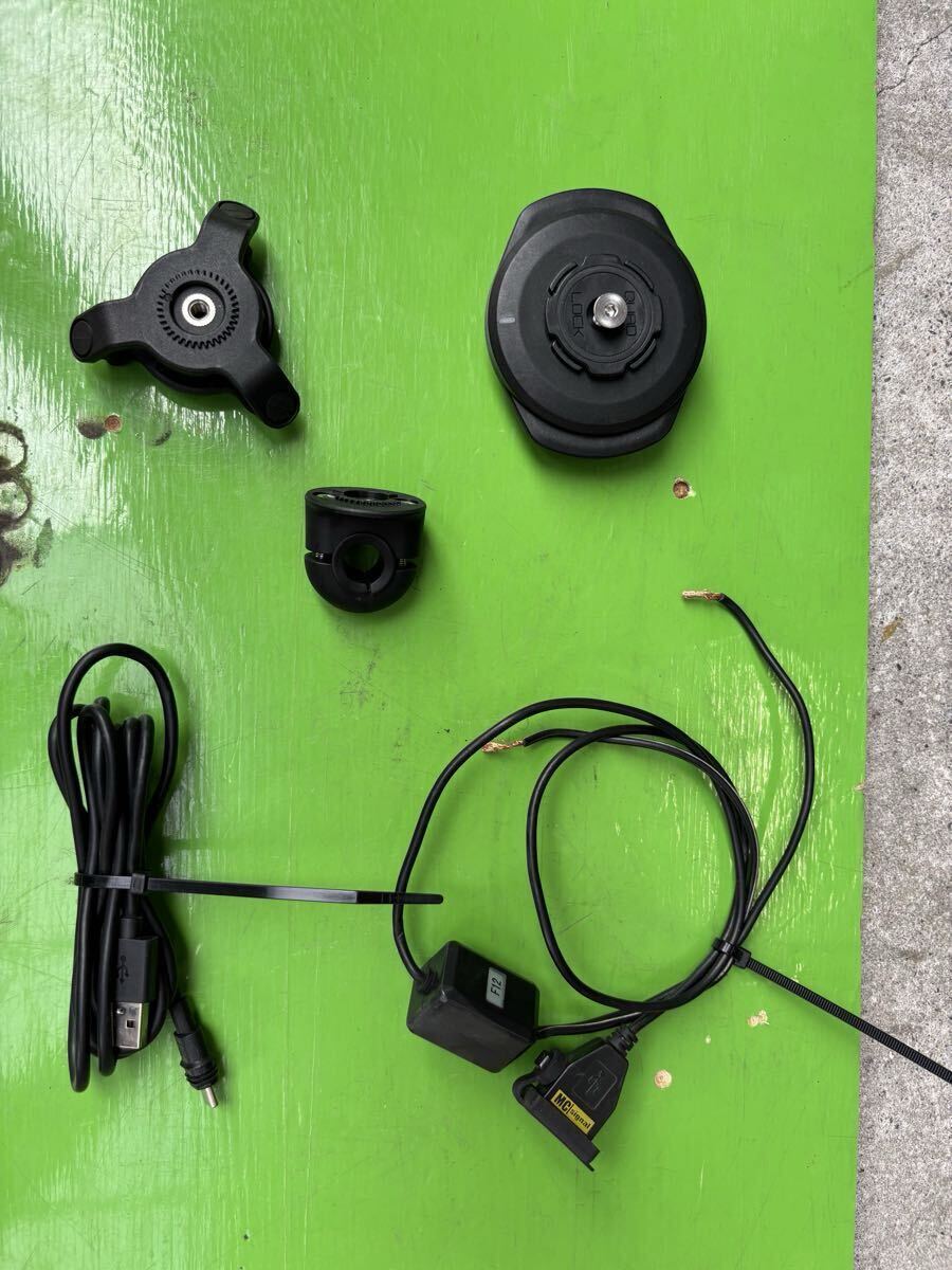 クアッドロック マウント、ワイヤレス充電ヘッド、沖撃吸収ダンパー【検】Z900RS ZRX1200DAEG ダエグ XJR1300 CB1300SF GSX1400 z900