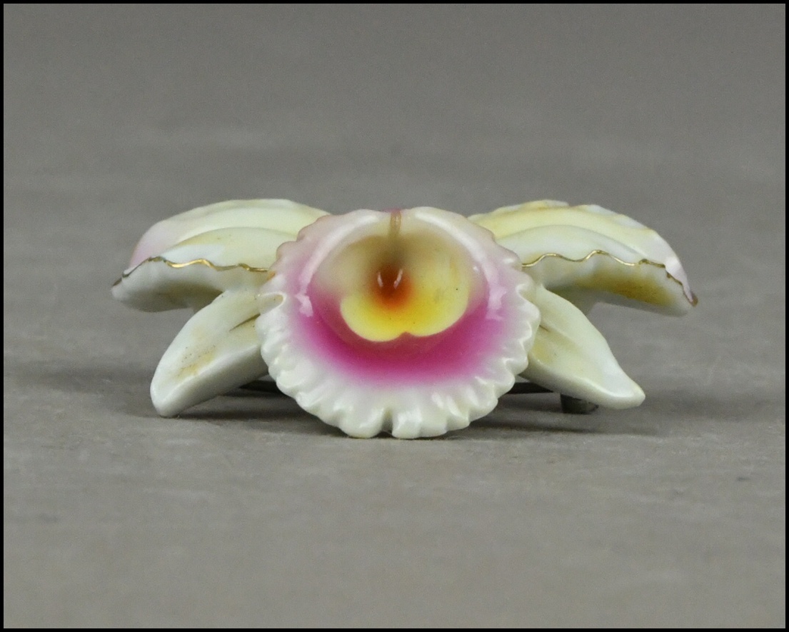 【NNK】有田焼『幻の超絶技巧』俊兼作【トシカネジュエリー】陶器製 細密 花細工 ブローチ アクセサリー 装身具 ② D7-909-2_画像6