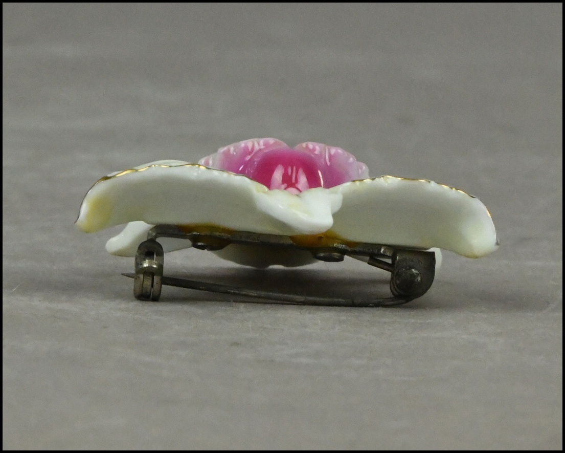 【NNK】有田焼『幻の超絶技巧』俊兼作【トシカネジュエリー】陶器製 細密 花細工 ブローチ アクセサリー 装身具 ④ D7-909-4_画像7