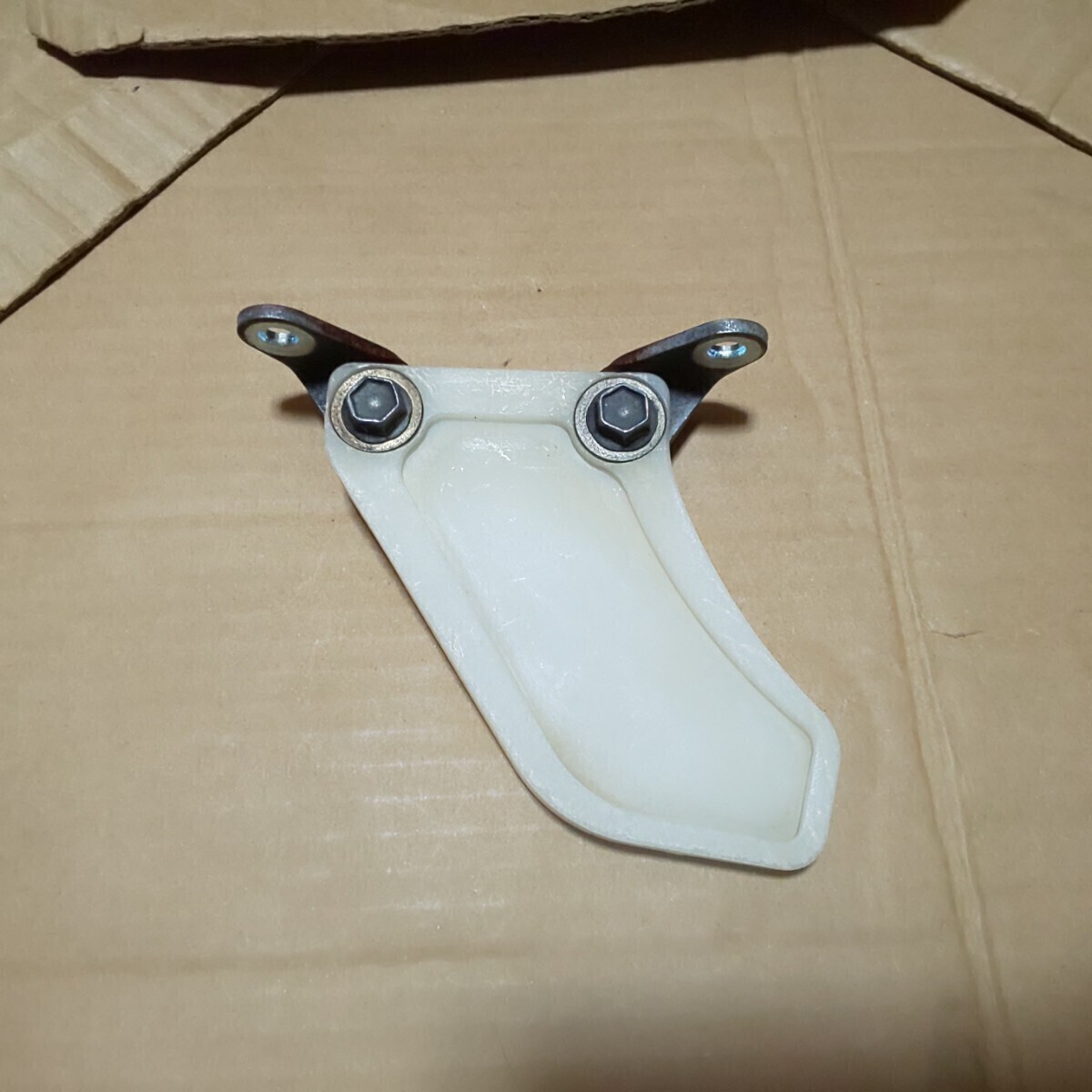 TDR250 2YK ヤマハ純正 チェーンガイド 検索 チェーンガード チェーン ガイド ガード TDR 絶版 当時物 希少_画像1