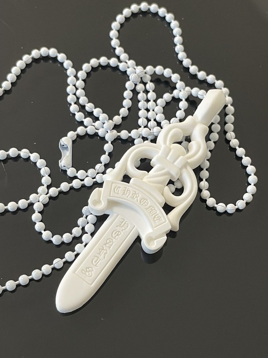 Chrome Hearts シリコンラバーボールチェーンネックレス ラージダガー 白色