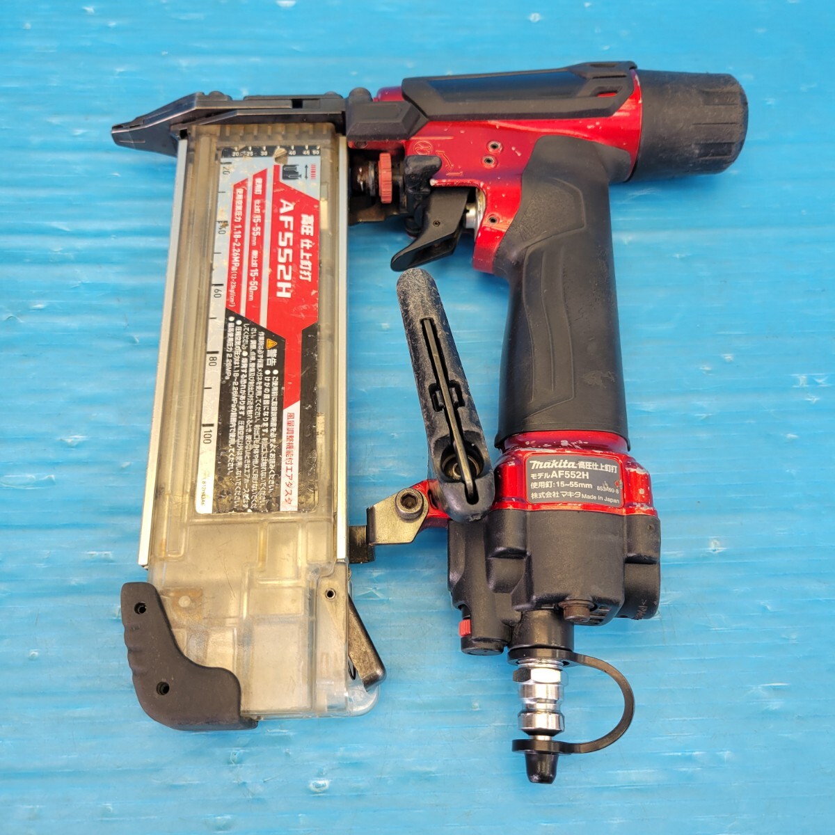 7* бесплатная доставка!* Makita 55mm высокого давления воздушный отделка AF552H б/у рабочий товар *******