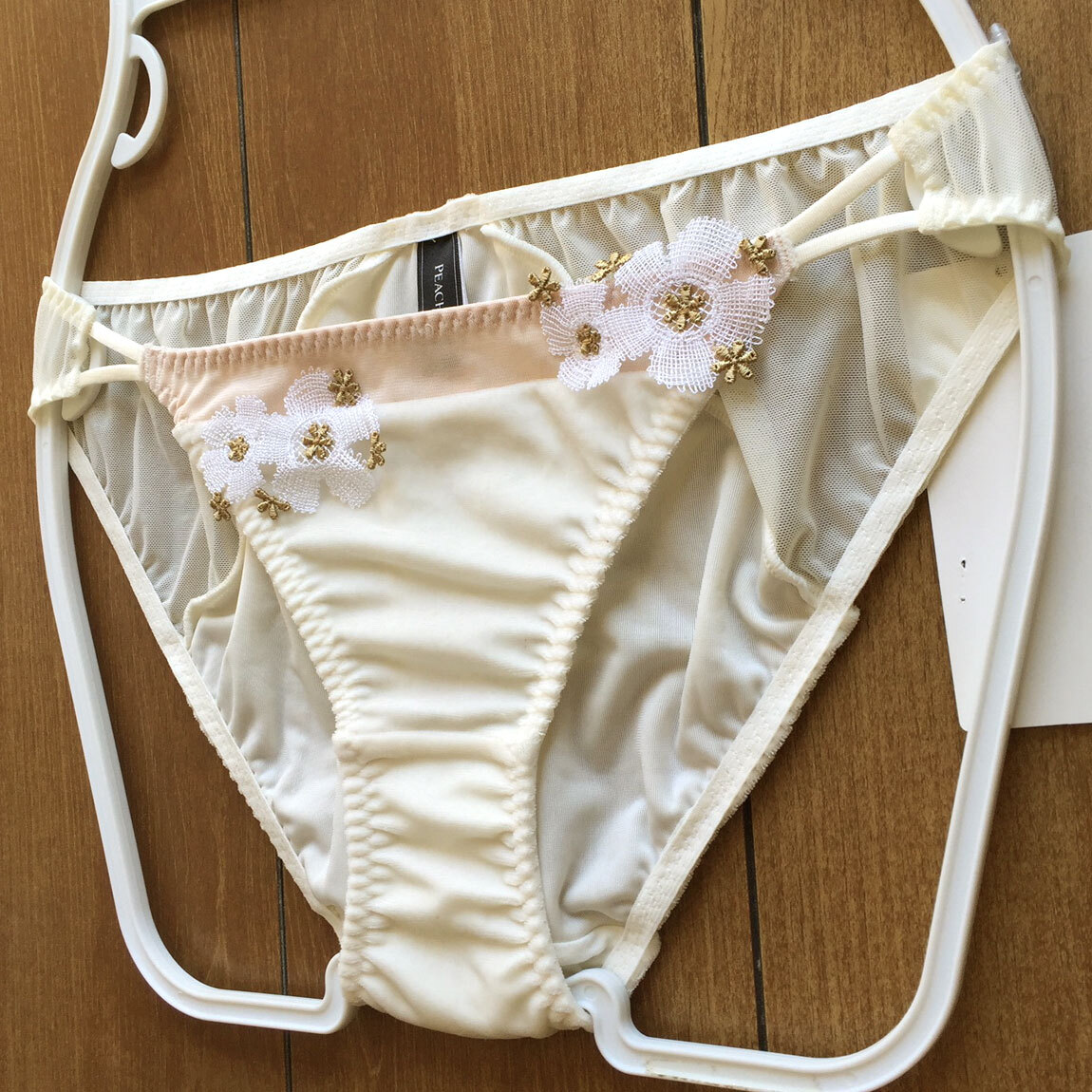 新品?未使用?【特価★ピーチジョン】光沢感あるもこもこベロア素材?センシャル可愛(ài)い推し/オフ白/L★パンティ/ショーツ/レディース下著