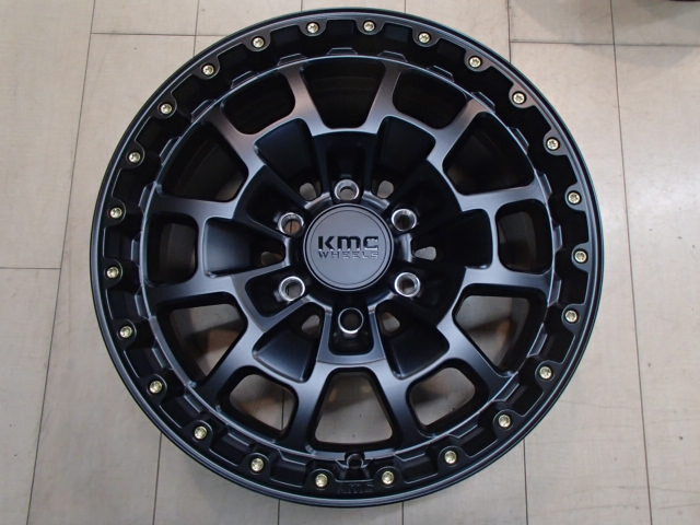現品特価 在庫有 即納可能 USオフ系! KMC KM718 SUMMIT 8.5J 17in IS18 139.7 サテンブラック トライトン GSR プラド ハイラックス FJ_画像2