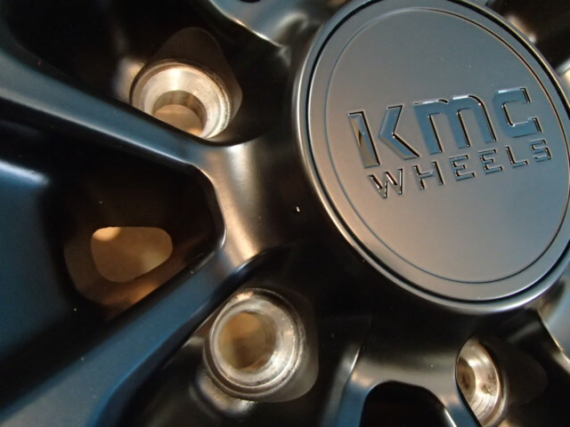 現品特価 在庫有 即納可能 USオフ系! KMC KM718 SUMMIT 8.5J 17in IS18 139.7 サテンブラック トライトン GSR プラド ハイラックス FJ_画像5
