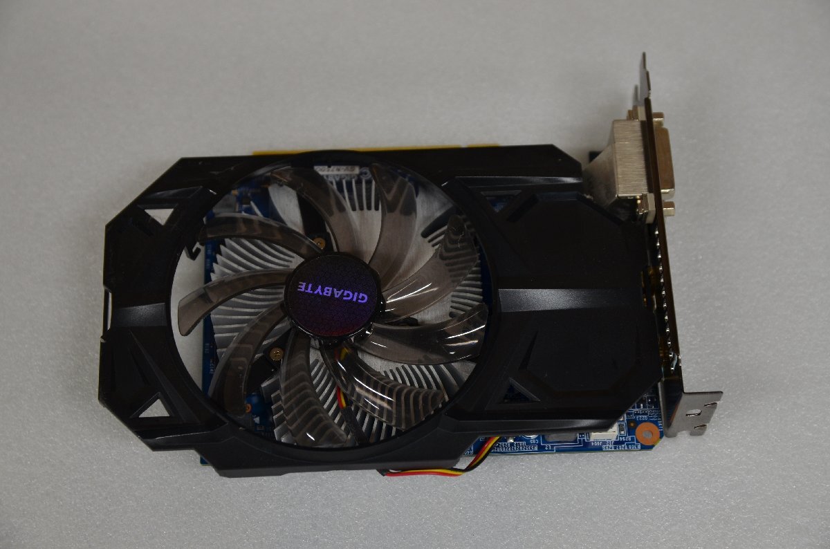 GIGABYTE 　GV-N7500C-1GI 　　GeForce GTX750　グラフィックボード　中古品　　（1304）