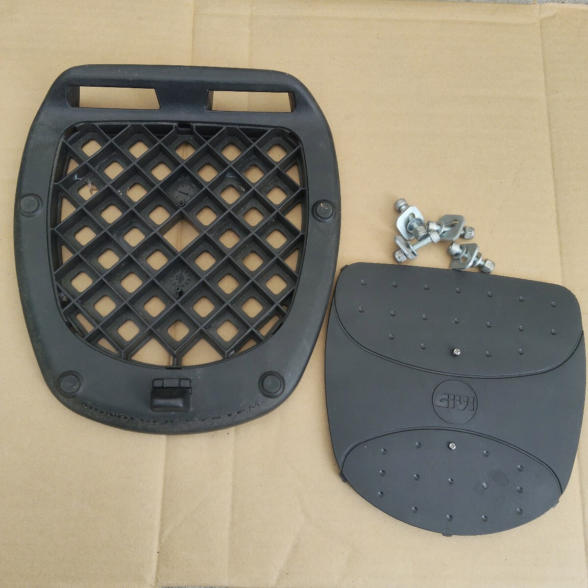 GIVIBOXのステー★モノロックシステム ベース台 取付ネジ付
