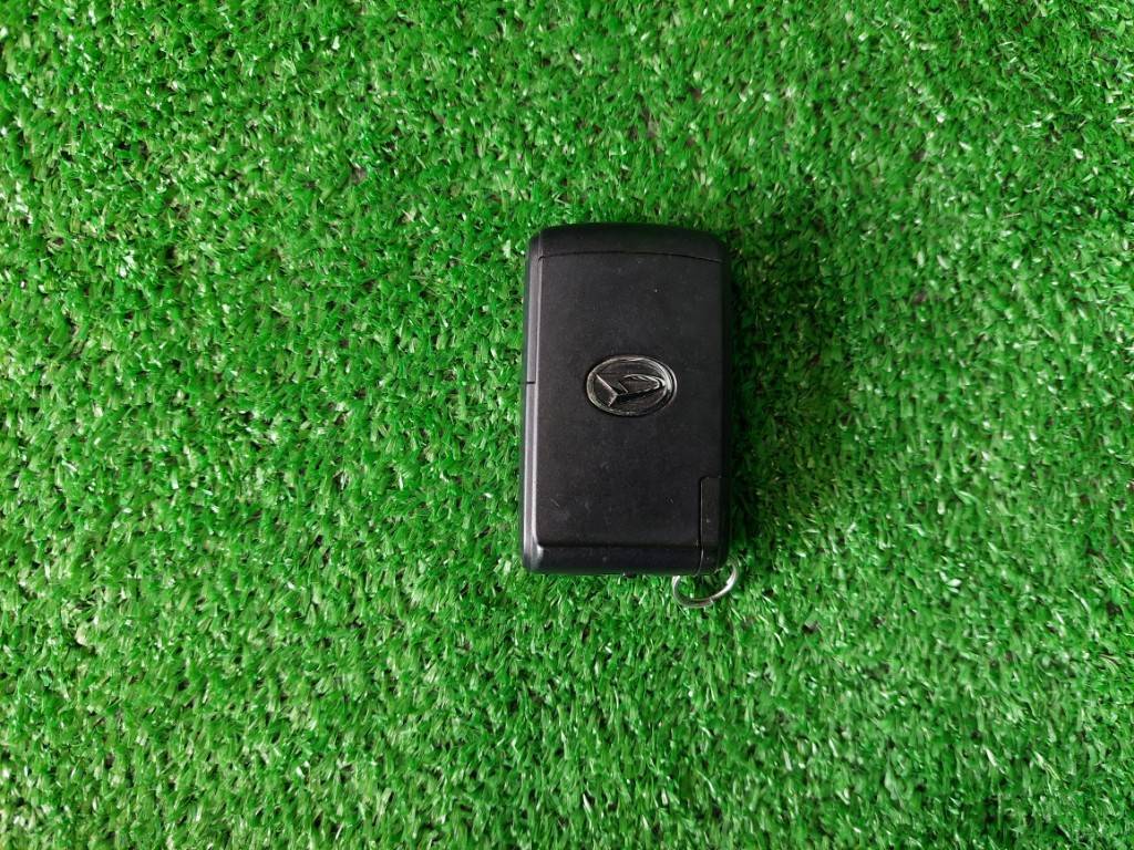 ダイハツムーヴカスタム③　DBA-LA100S、110S　スマートキー2つボタン　キーレスリモコン　鍵　初年度登録：平成23年