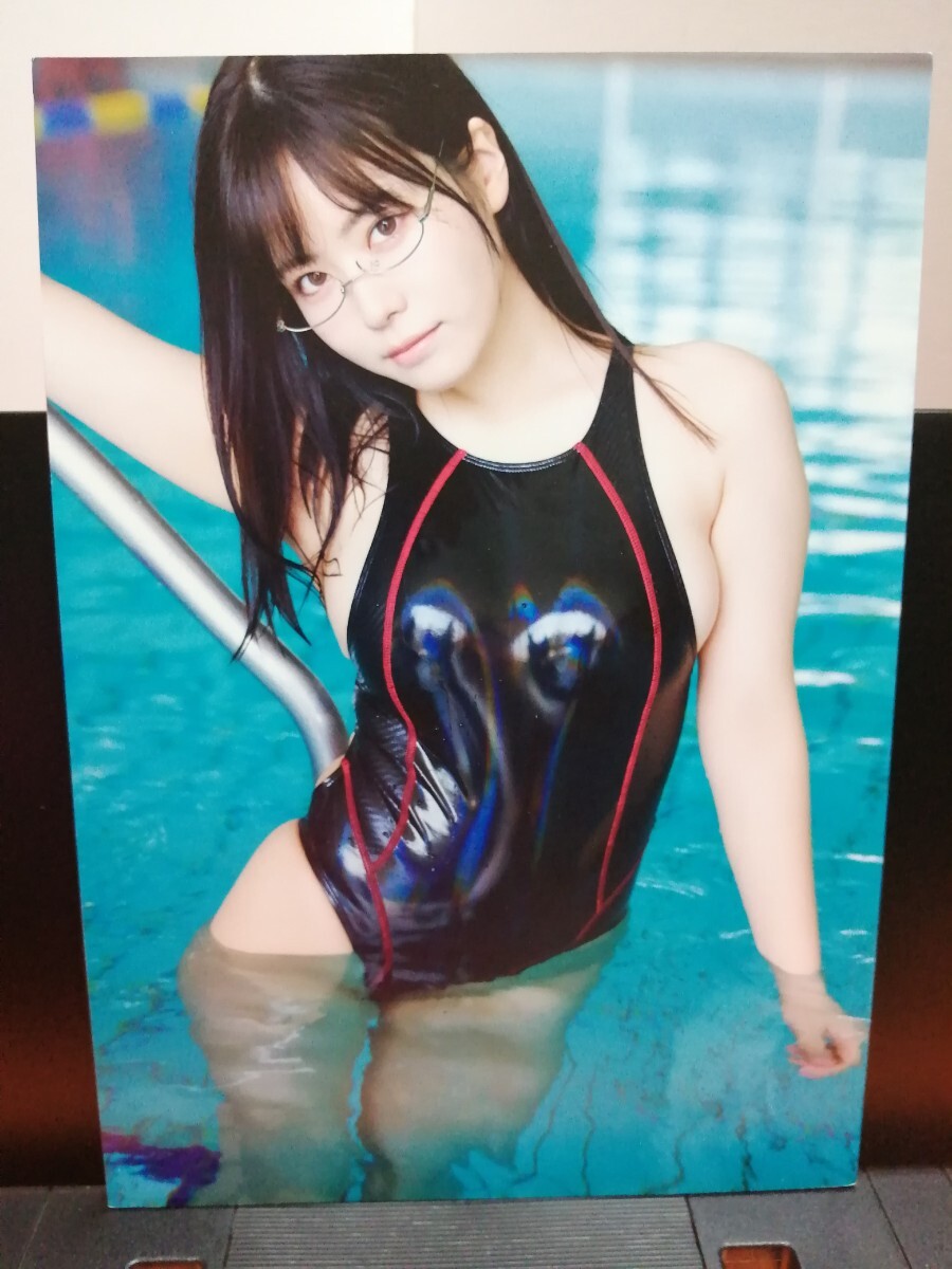 東云うみ寫真集　地味な眼鏡のクラスメイトが競(jìng)泳水著になって僕の前に現(xiàn)れた件　うみの家