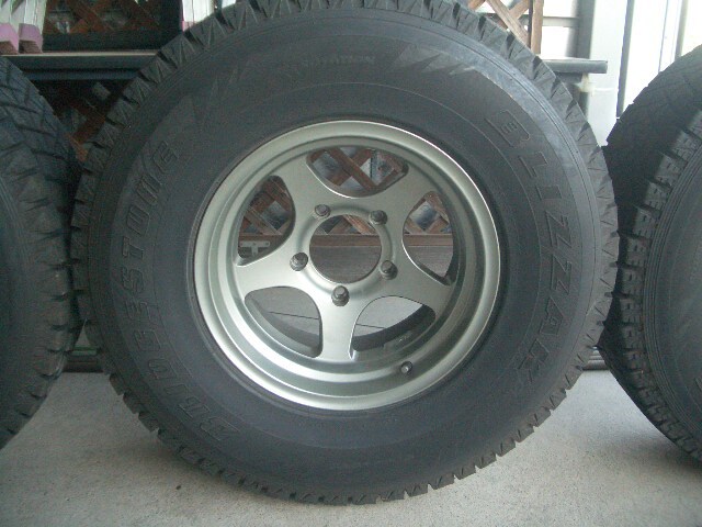 栃木市 手渡し希望です ４本 深リム weds ハセスペック １６×８JJ －２５ PCD１５０ ５H　BRIDGESTONE BLIZZAK DM-Z3 ２８５/７５R１６_画像4