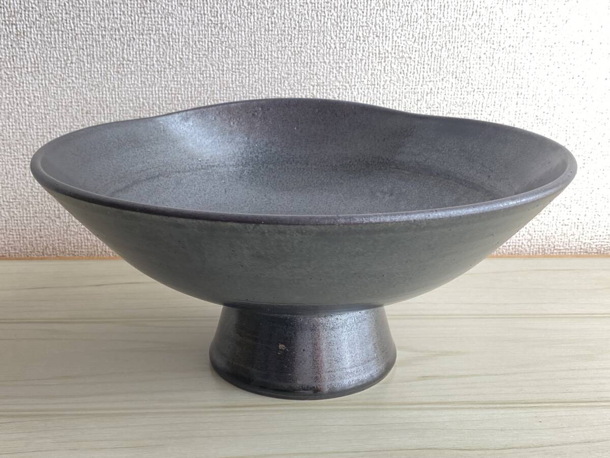 【KB14】陶器 銘あり 花器 水盤 花入 花瓶 花生け フラワーベース 大きめ 盃型 直径28cm 高さ12cm 重さ1.6kg 陶磁器 焼物_画像4