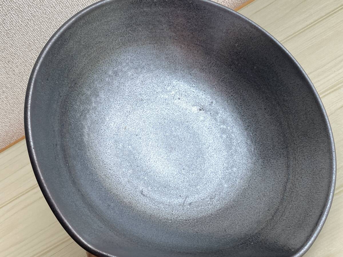 【KB14】陶器 銘あり 花器 水盤 花入 花瓶 花生け フラワーベース 大きめ 盃型 直径28cm 高さ12cm 重さ1.6kg 陶磁器 焼物_画像8